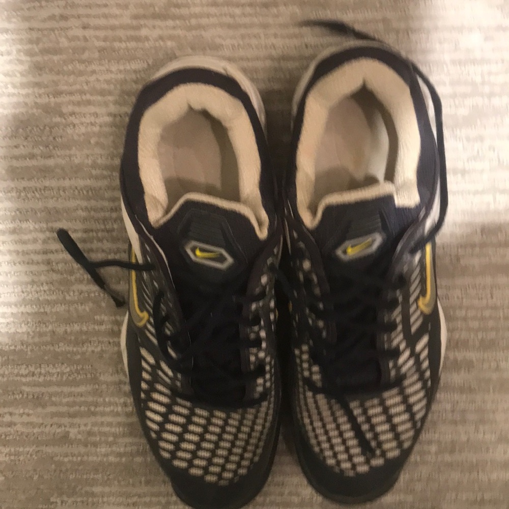 Nike sneakers great for the gym used